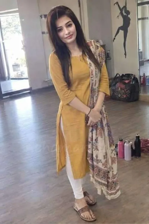 Meghna, 29, housewife in Rajaji Nagar, Bangalore - photo 1