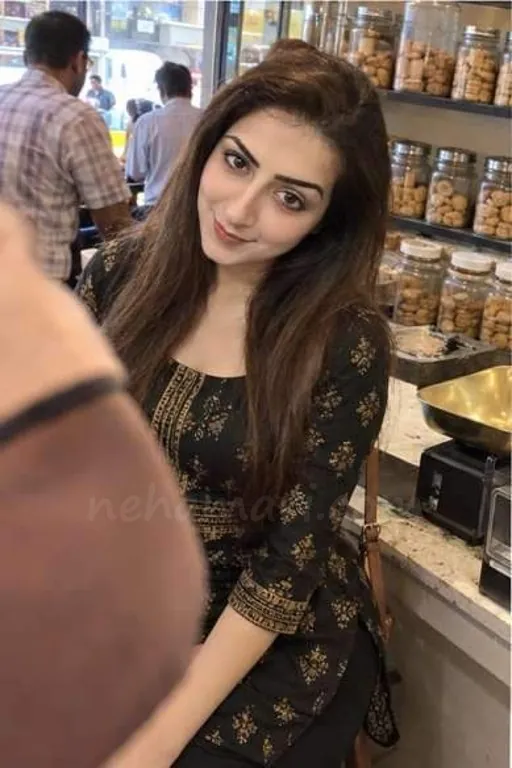 Ruhi, 25, girlfriend date in MG Road, Bangalore - photo 3